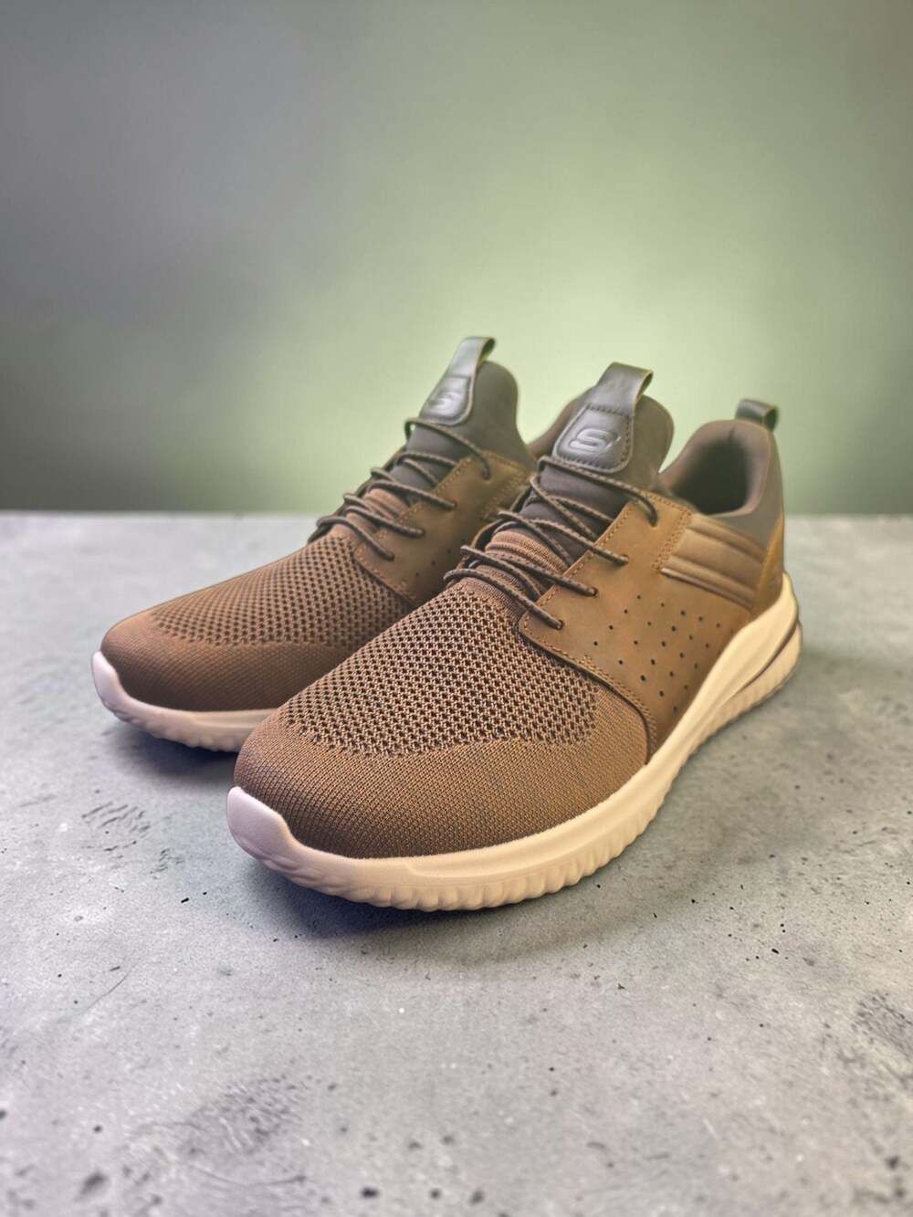 Skechers - Picture 7 of 13